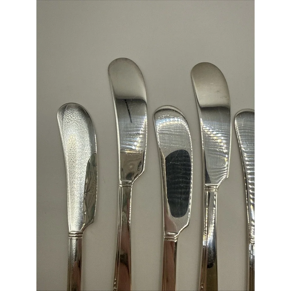 8 - Oneida Nobility Plate CAPRICE Silverplate Butter Spreaders NEW